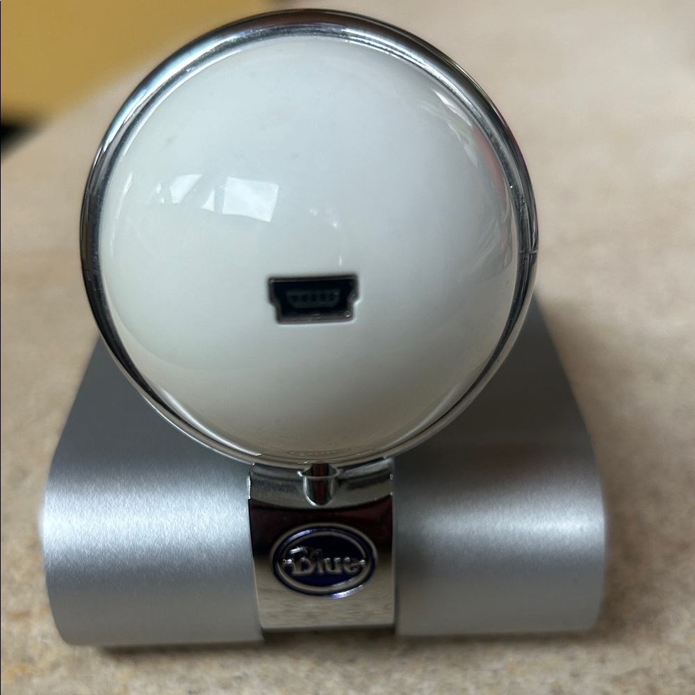 Blue Snowflake Microphone - Picture 2 of 6